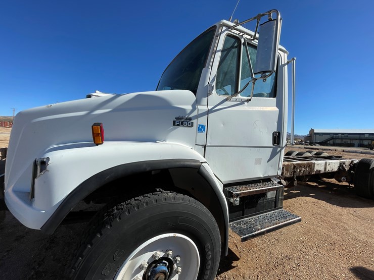 1996-freightliner-fl80-image-54