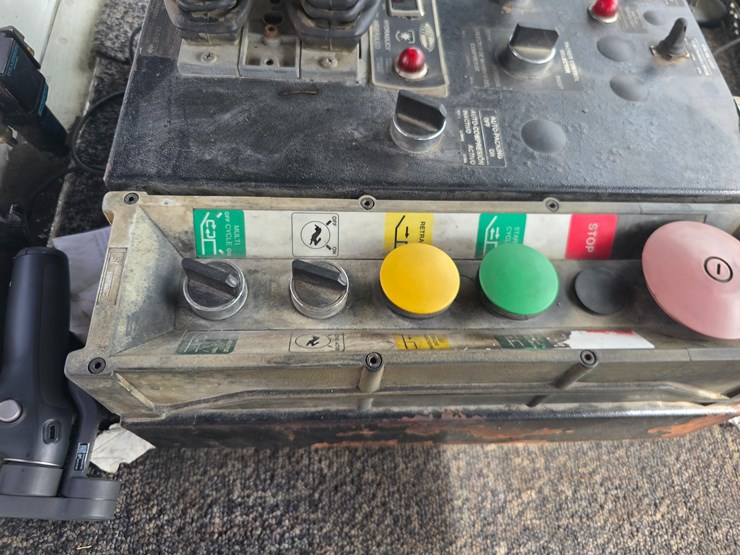 2008-mack-leu613-image-55