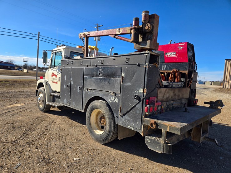 1996-freightliner-fl70-image-10