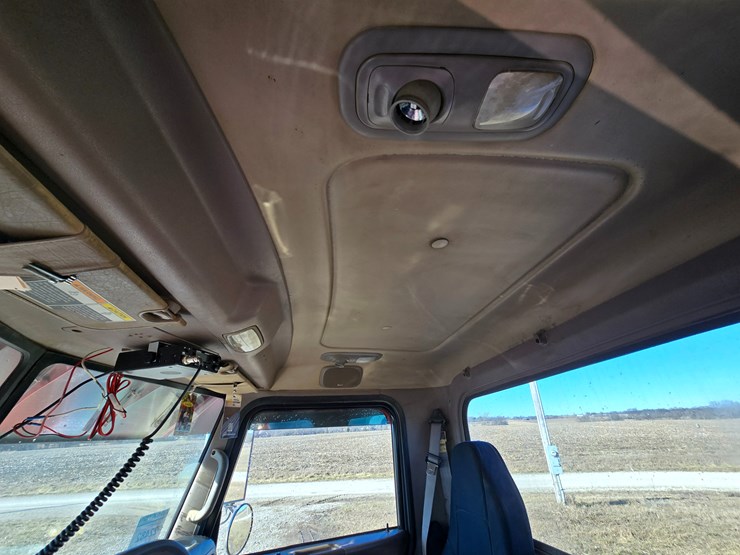 2008-peterbilt-388-image-48