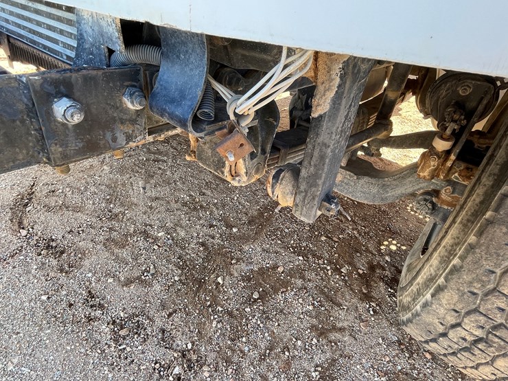 1996-freightliner-fl80-image-37