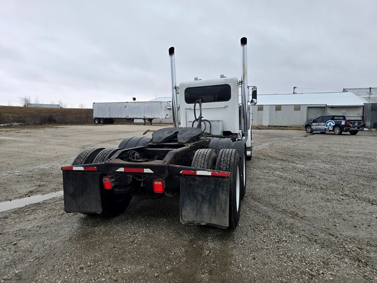 2007-peterbilt-379-image-18