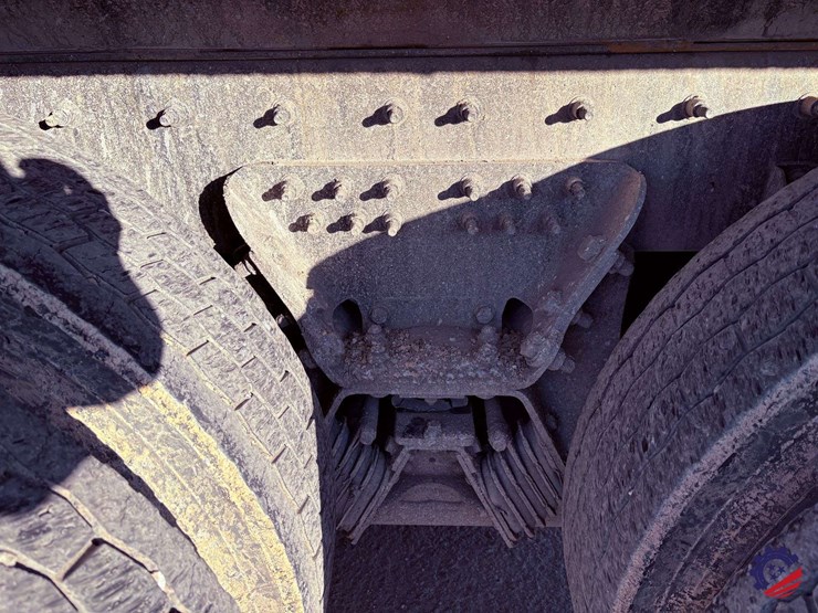 2018-freightliner-sd122-tri-axle-dump-truck-image-25