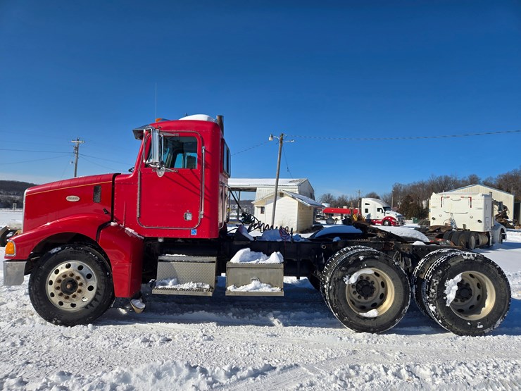 1996-peterbilt-385-image-8