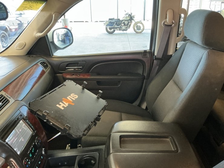 2013-chevrolet-tahoe-image-21