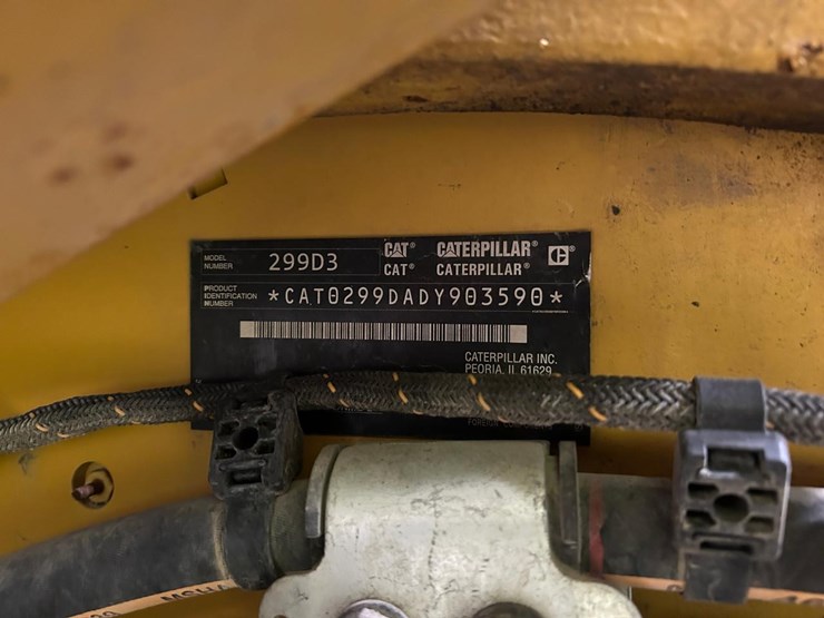 2021-caterpillar-299d3-image-28
