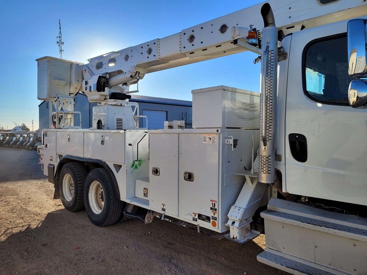 2016-freightliner-m2-106-image-4