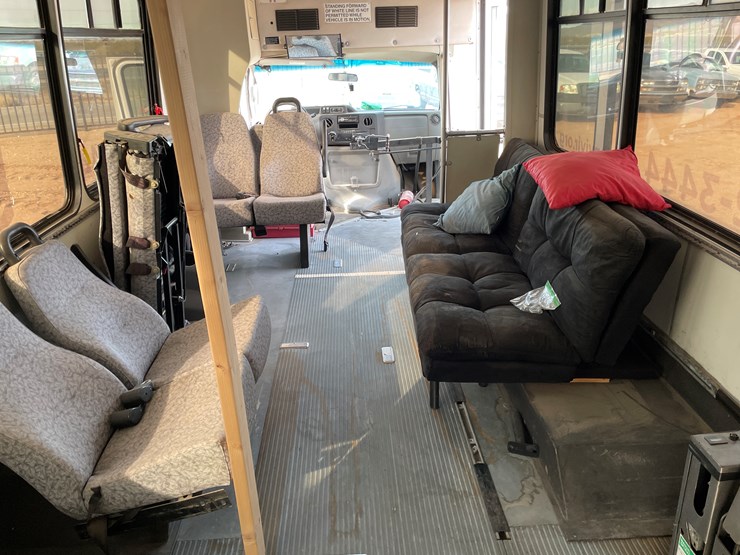 2009-ford-e350-image-24