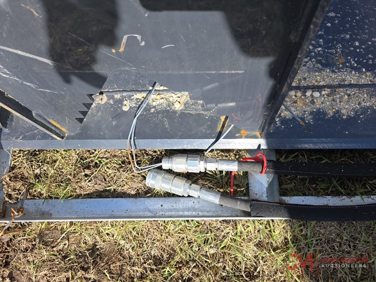 new-wolverine-gb-11-72w-skid-steer-grapple-bucket-image-4