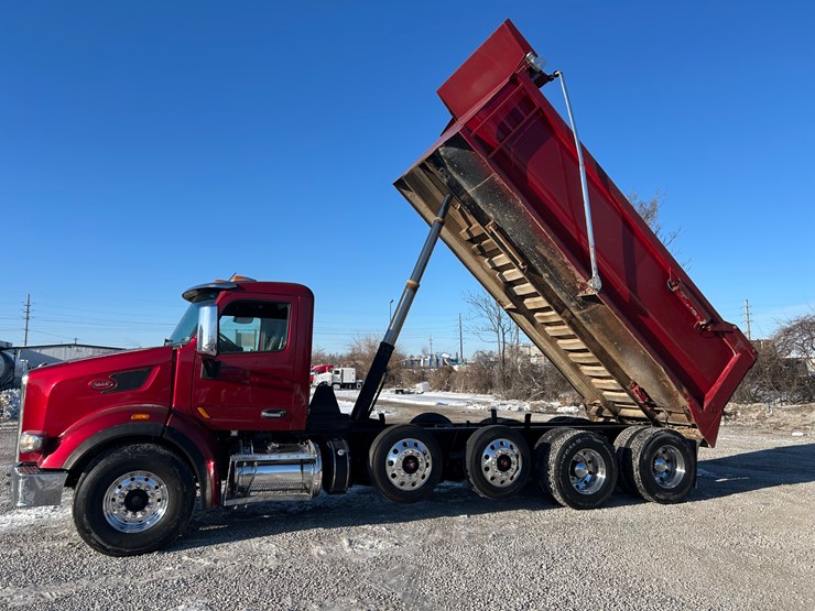 2015-peterbilt-567-image-41
