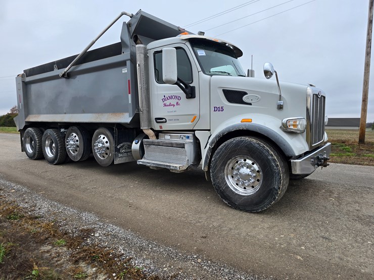 2020-peterbilt-567-image-44