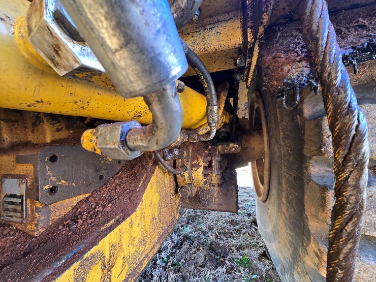 caterpillar-d25c-image-90