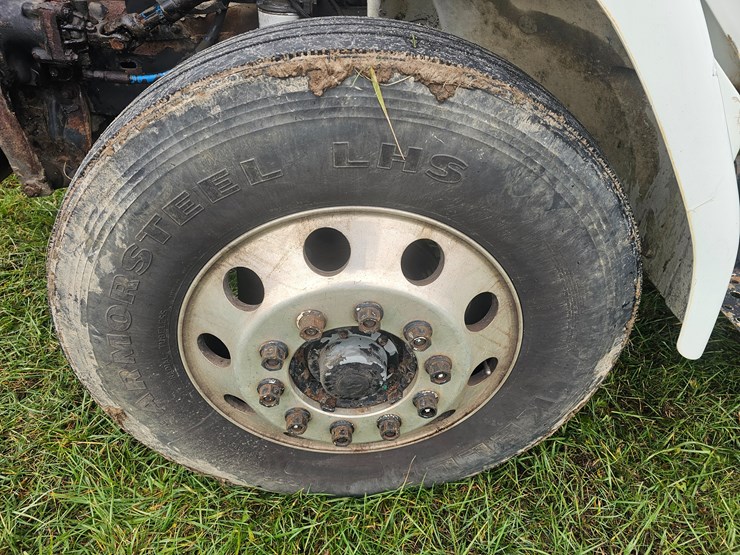 2000-freightliner-fl60-image-76