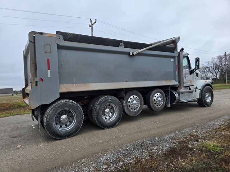 2020-peterbilt-567-image-34