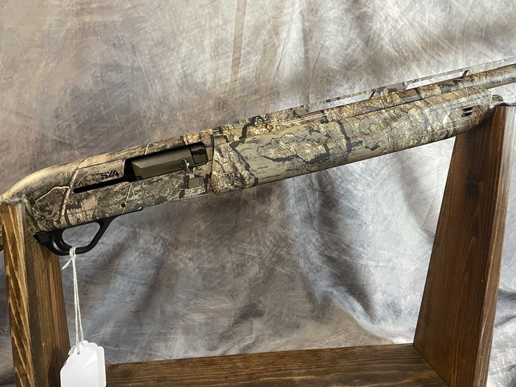 #2379-•-winchester-sx4-12-ga.-semi-auto-shotgun,-sn:-pt19451yw11k-image-8