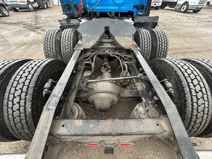 2015-freightliner-cascadia-125-image-91