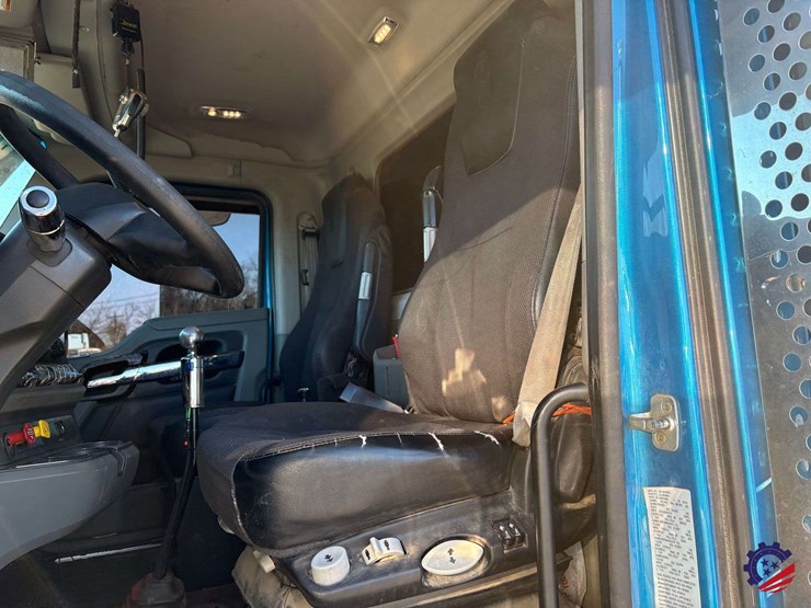 2020-kenworth-t880-image-52