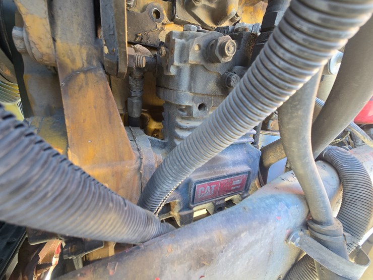 1996-peterbilt-385-image-37