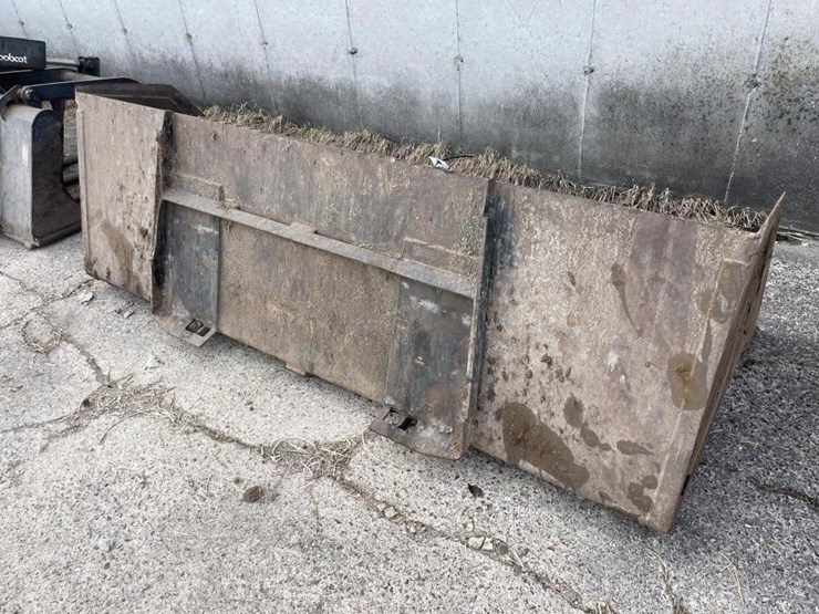 universal-attach-7'-bucket-image-3