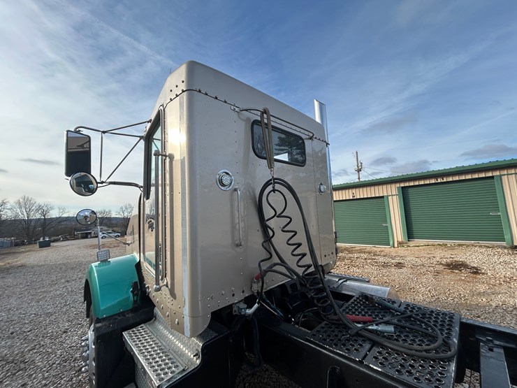 2001-kenworth-t800-image-48