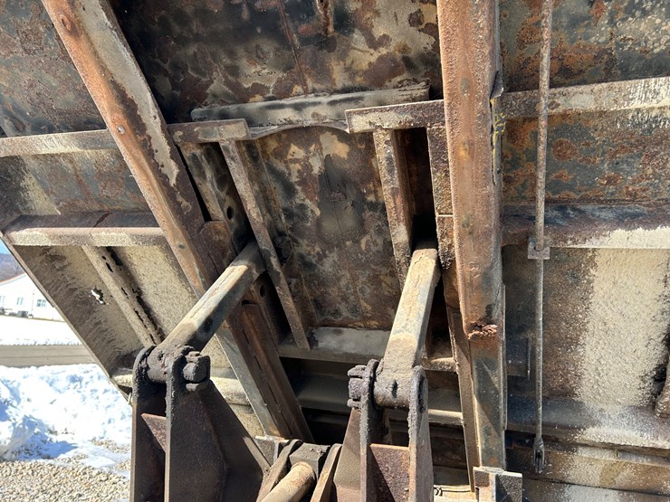 1984-ford-f700-image-49