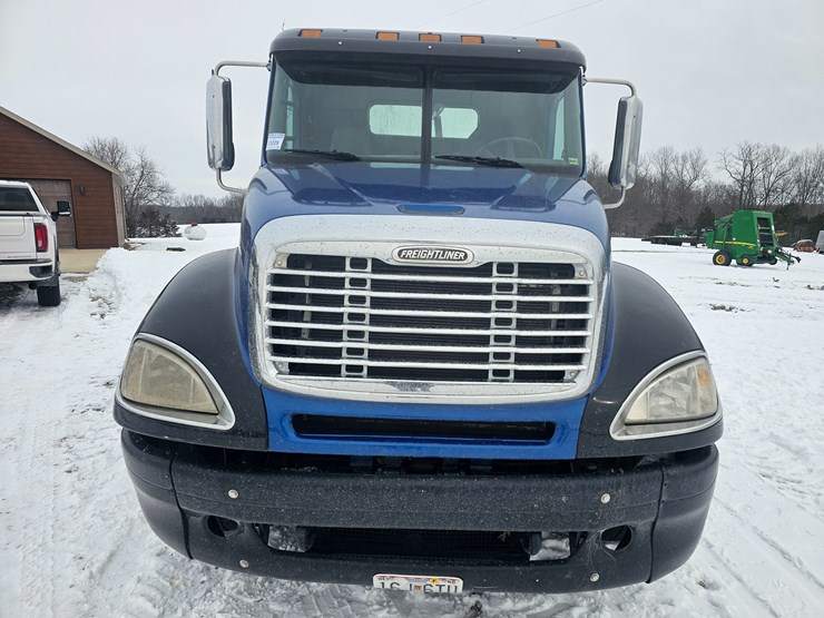 2007-freightliner-columbia-120-image-28