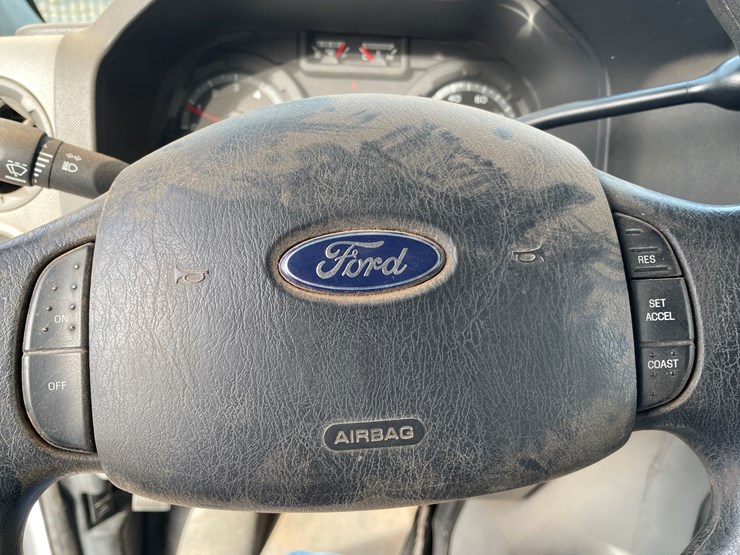 2009-ford-e350-image-14