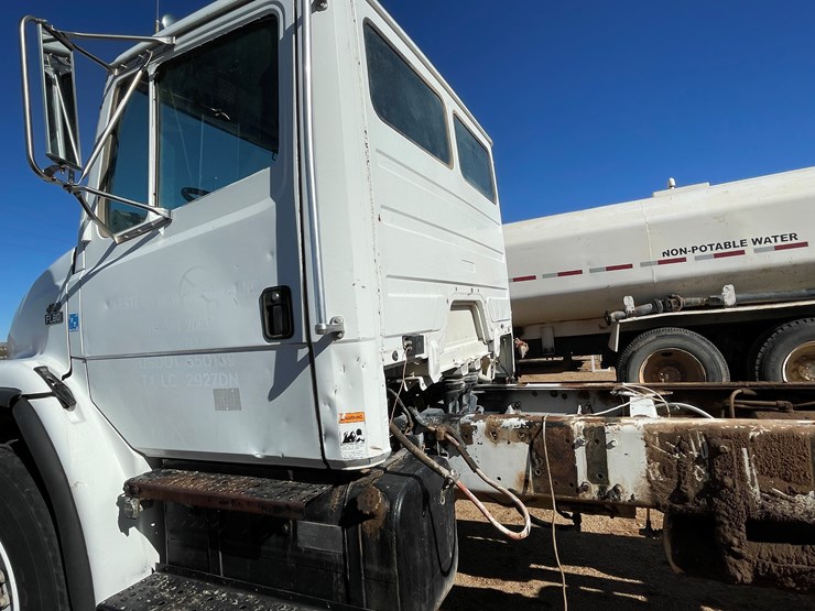 1996-freightliner-fl80-image-90