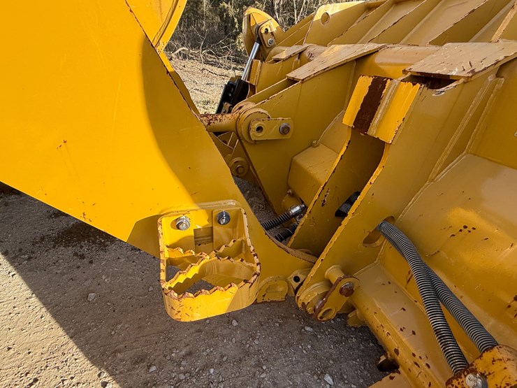 2023-caterpillar-953-image-28