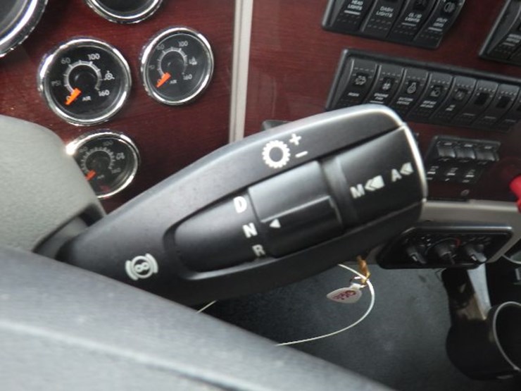 2020-western-star-5700xe-image-20