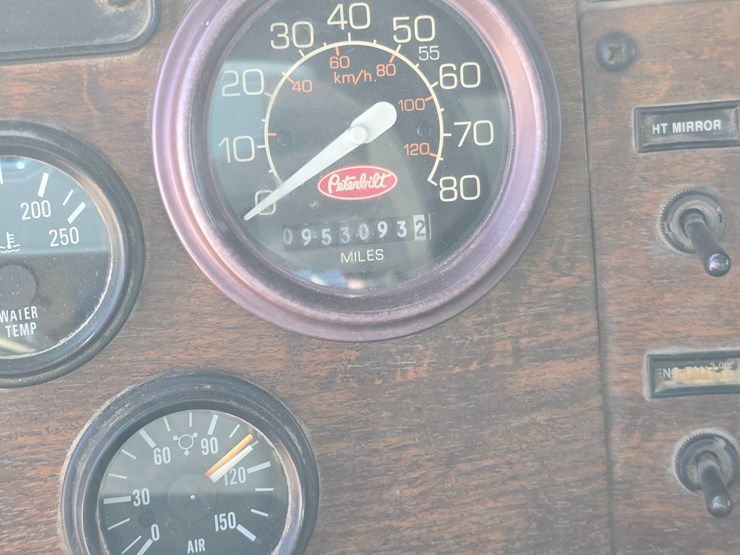 1999-peterbilt-330-image-82