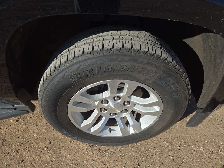 2016-chevrolet-tahoe-lt-image-7