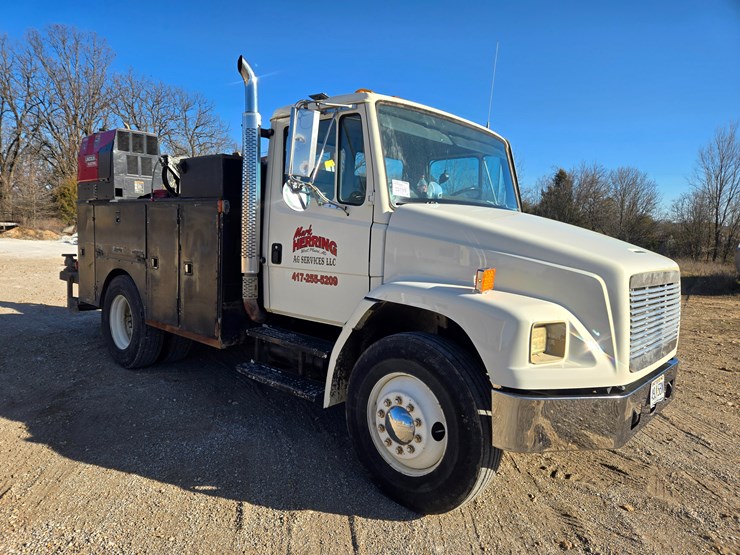 1996-freightliner-fl70-image-22
