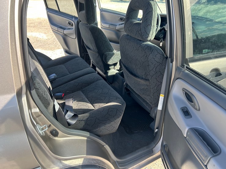 2003-chevrolet-tracker-image-38