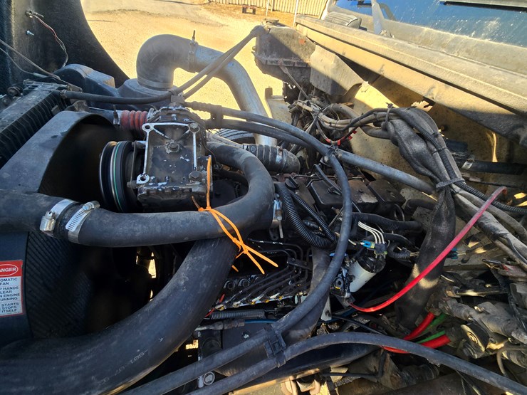 1996-freightliner-fl70-image-29