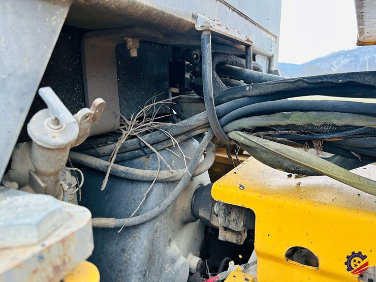 2003-volvo-g710b-image-88