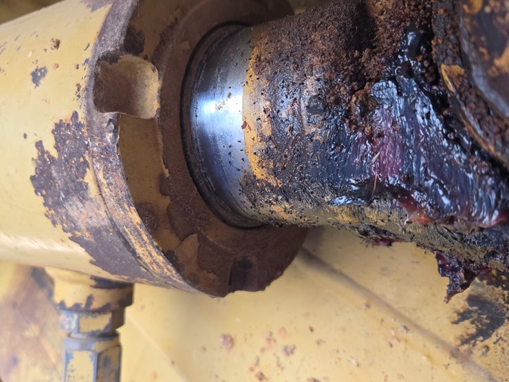 caterpillar-d25c-image-86