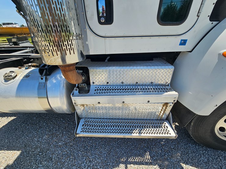 2012-peterbilt-382-image-104