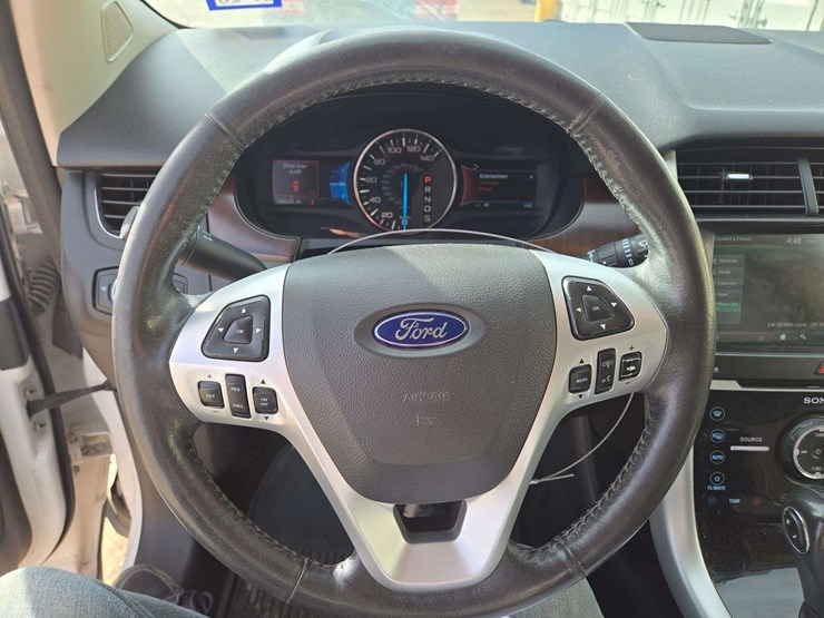 2014-ford-edge-image-17