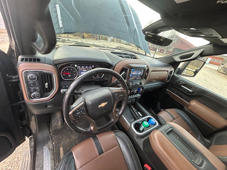 2021-chevrolet-silverado-3500-image-38
