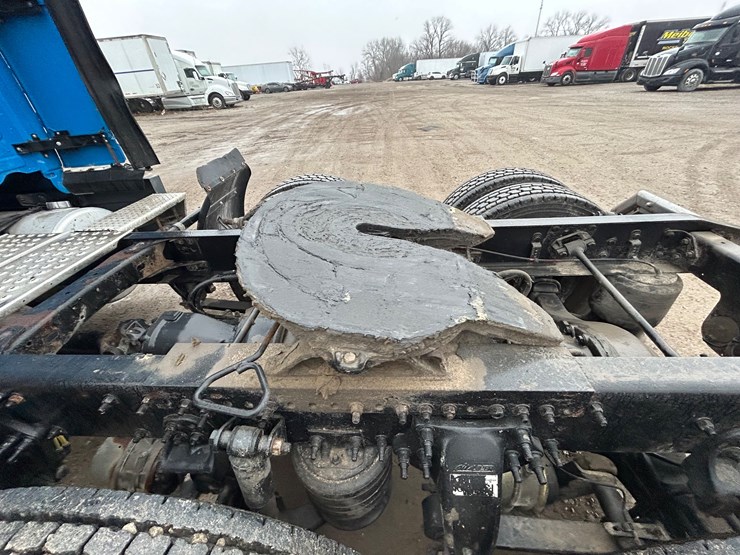 2015-freightliner-cascadia-125-image-89