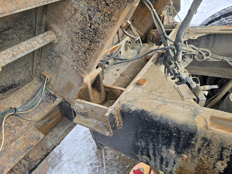 2012-caterpillar-660-image-50