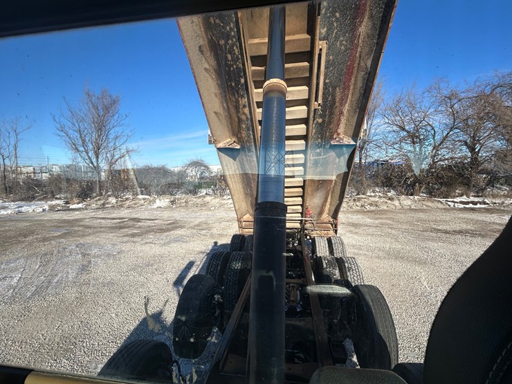 2015-peterbilt-567-image-153