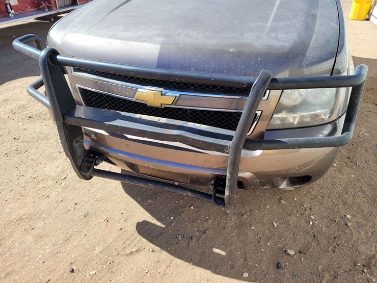 2013-chevrolet-tahoe-ls-image-2