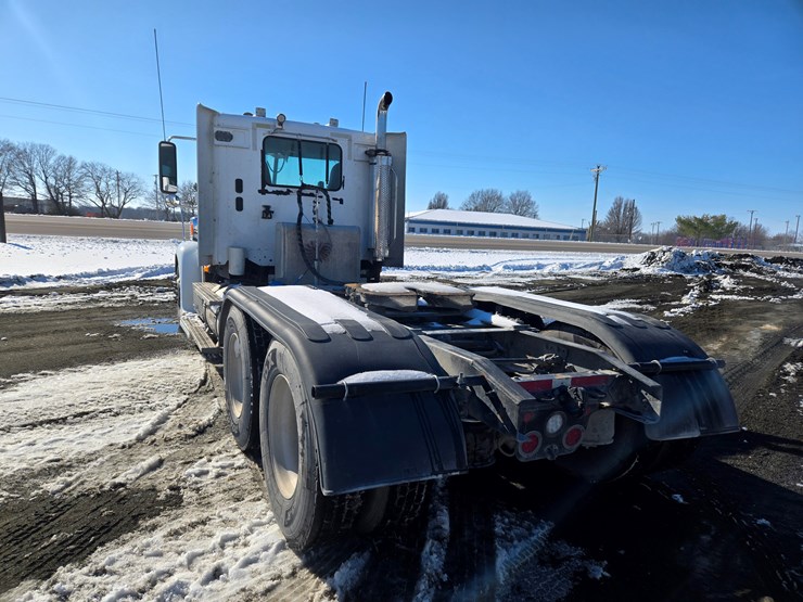 2012-freightliner-coronado-132-image-16