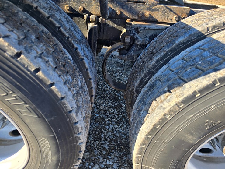 2008-peterbilt-388-image-62