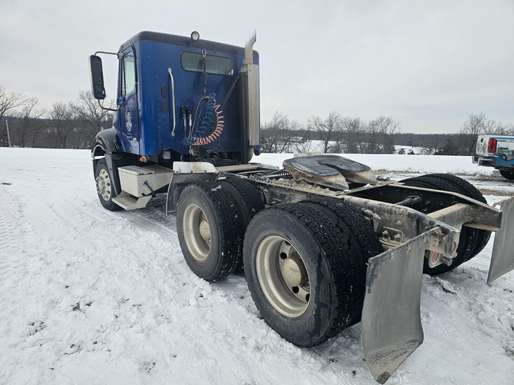 2007-freightliner-columbia-120-image-12