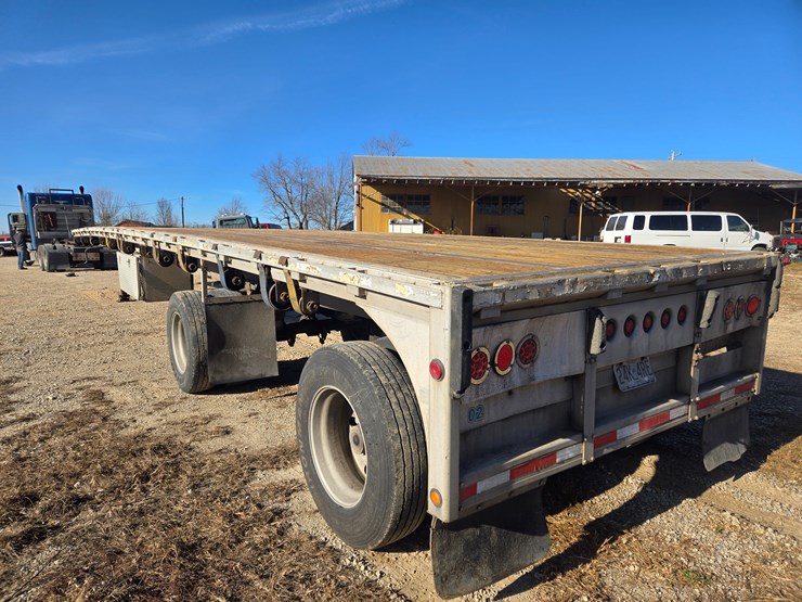2000-reitnouer-flatbed-image-16