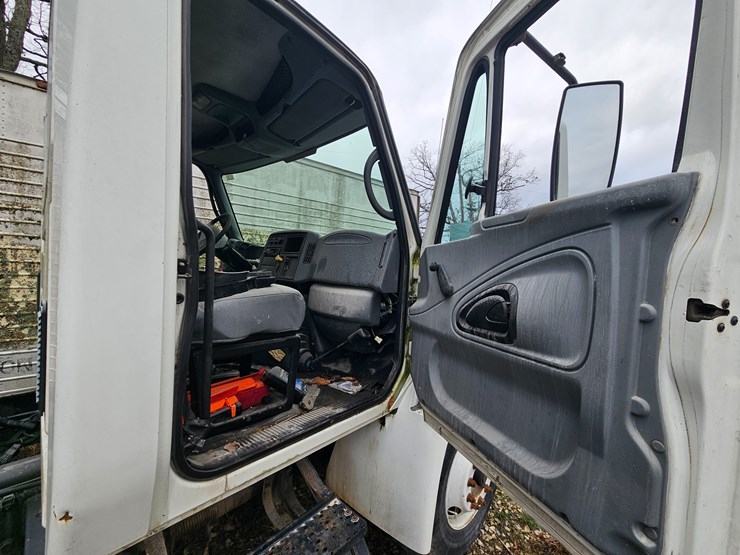 2004-international-durastar-4300-image-35