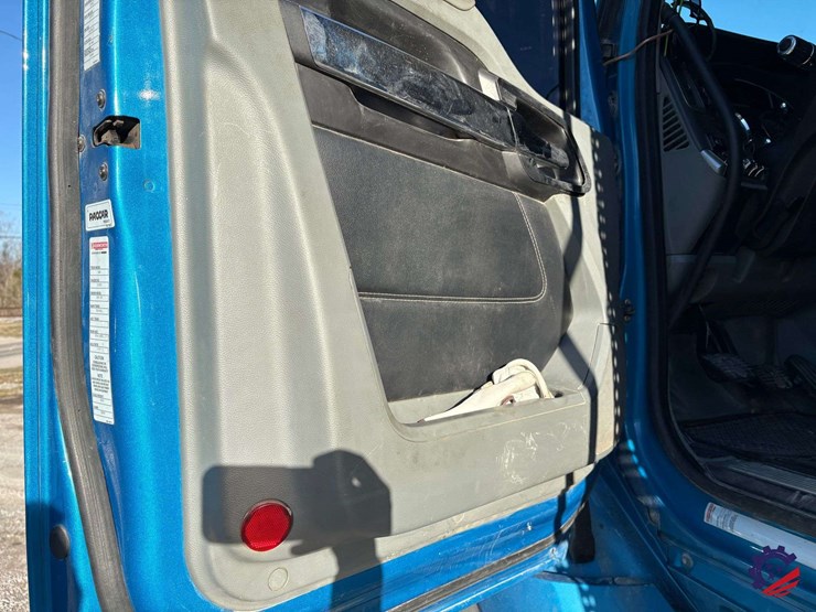 2020-kenworth-t880-image-49